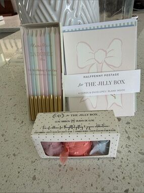 Jilly Box Pastel Candle & Bow Card Gift Set.